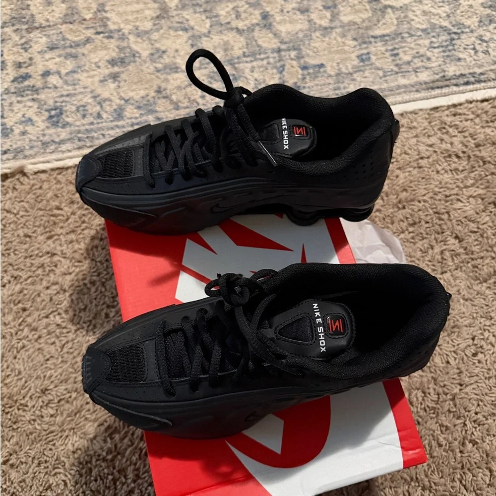 Nike Shox Men's Black Sneakers - Picture 6 of 9